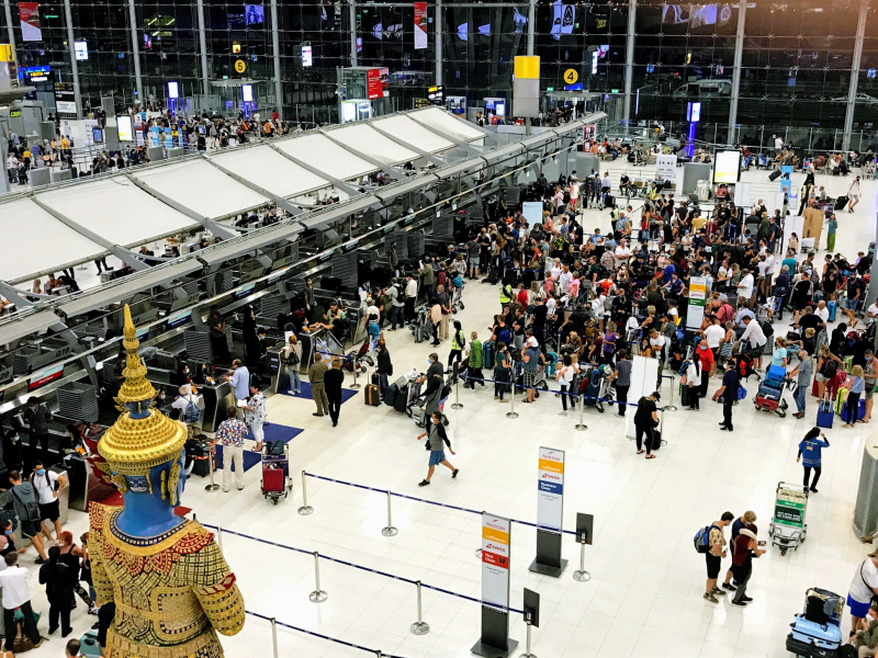 タイ・バンコクの空港はヨーロッパ人たちの帰国ラッシュ｜コロナウイルスの影響