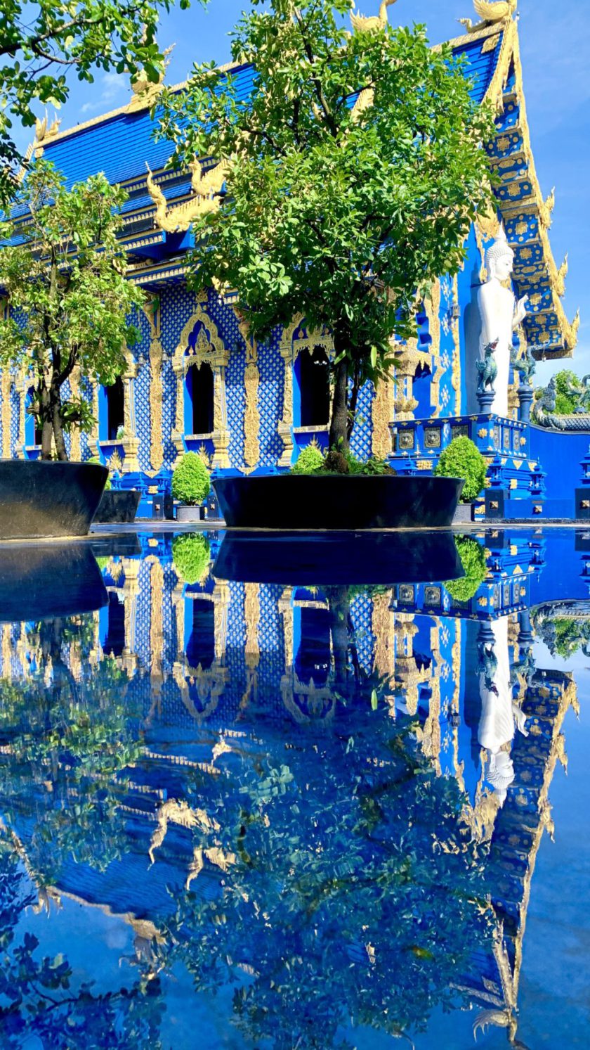 チェンライの青い寺ワットロンスアテンの本堂の外観