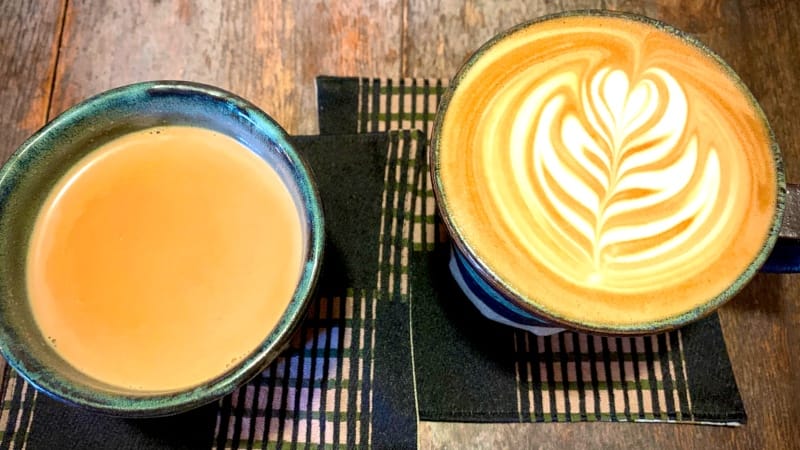 ワイズカフェ（熊谷）のチャイラテとカフェラテ